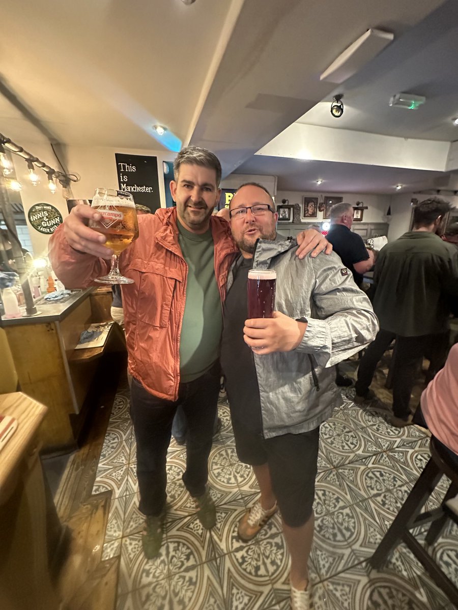 NigelHopper3's tweet image. After match drinks UTFM ⚫️⚪️👍🍺