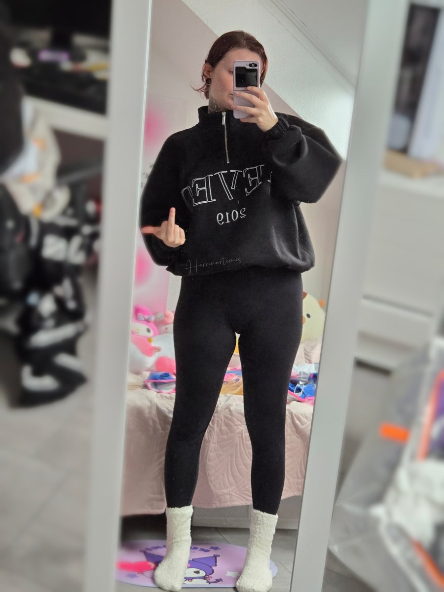HerrinArtemis's tweet image. Heute mal was für Leggings- Liebhaber.😏
Durch persönlichen Stress war es mir leider nicht möglich eine 🔐tober Challenge aufzustellen.
Trotzdem möchte ich wissen: 
Wer von euch Wuffis bleibt diesen Oktober komplett für mich verschlossen &amp;amp; lässt sich teasen?🐶🥴
#locktober #bdsm