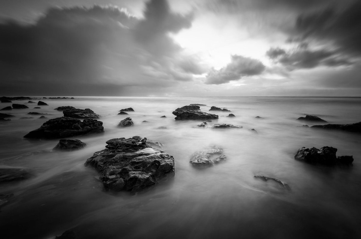 “denize açılırken, 
  kıyıdan hiç ayrılmamışlardan akıl alma…”
  .