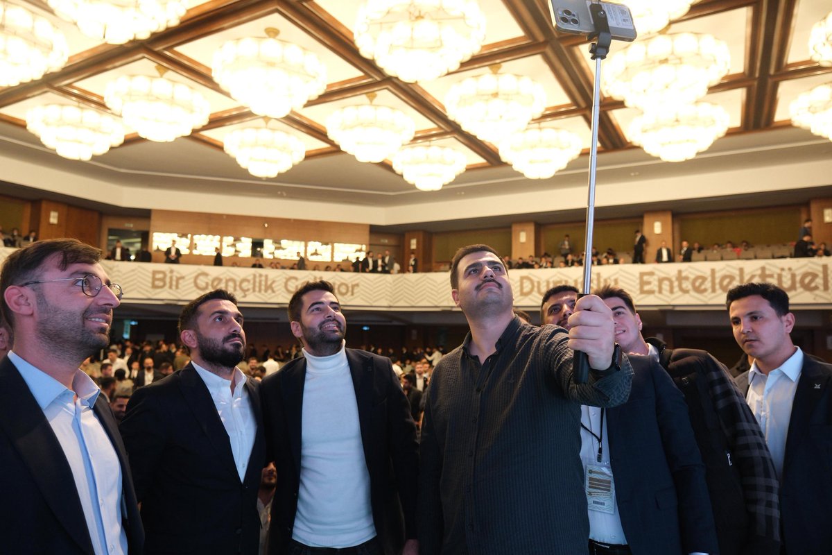 İbrahim Beşinci (@ibrahim_besinci) on Twitter photo Gayretiyle, emeğiyle, kardeşliğiyle bu kamp; teşkilatımızın en güçlü fotoğrafıdır. 💯
Katılımları için AK Parti Genel Sekreteri <a href="/eyupkadirinan/">Eyyüp Kadir İnan</a>’a teşekkür ediyorum.
#birgençlikgeliyor Gayretiyle, emeğiyle, kardeşliğiyle bu kamp; teşkilatımızın en güçlü fotoğrafıdır. 💯
Katılımları için AK Parti Genel Sekreteri <a href="/eyupkadirinan/">Eyyüp Kadir İnan</a>’a teşekkür ediyorum.
#birgençlikgeliyor