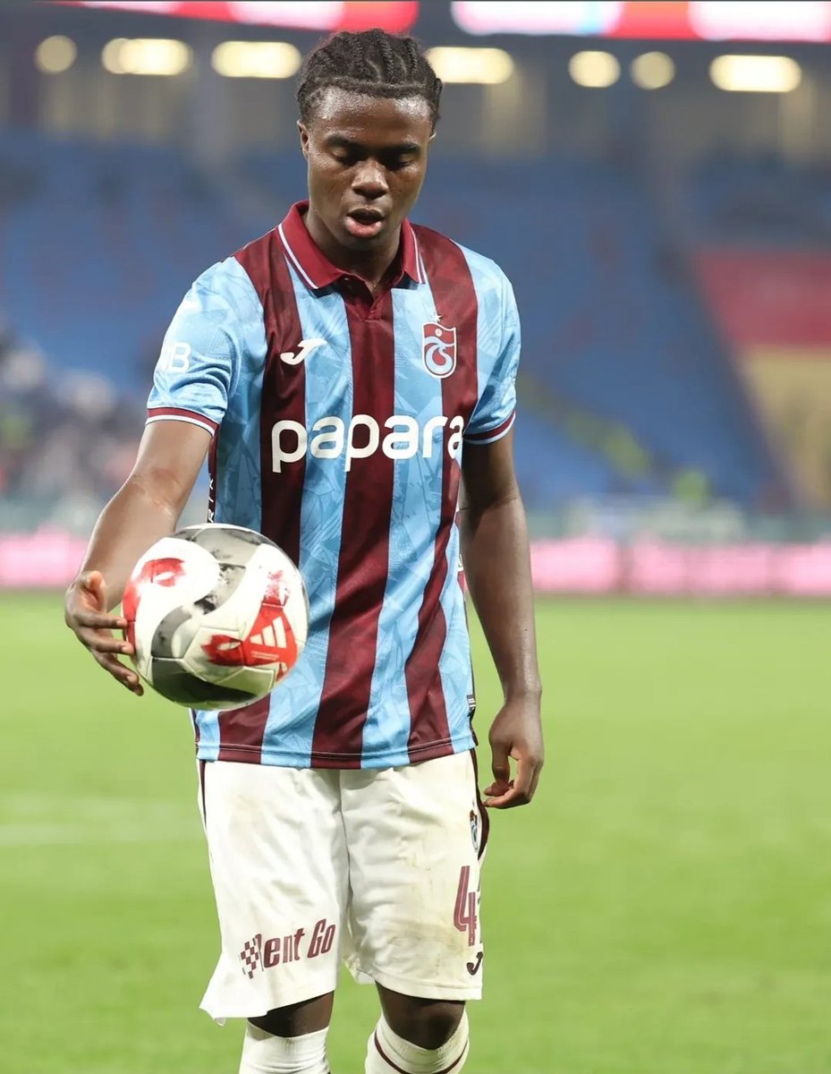 bi tane çocuk geldi bütün yıldız 8 saksonuzu, scout antiliğini, liginizi her seyinizi sikip attı sen nasıl bir kralsın oglum ya