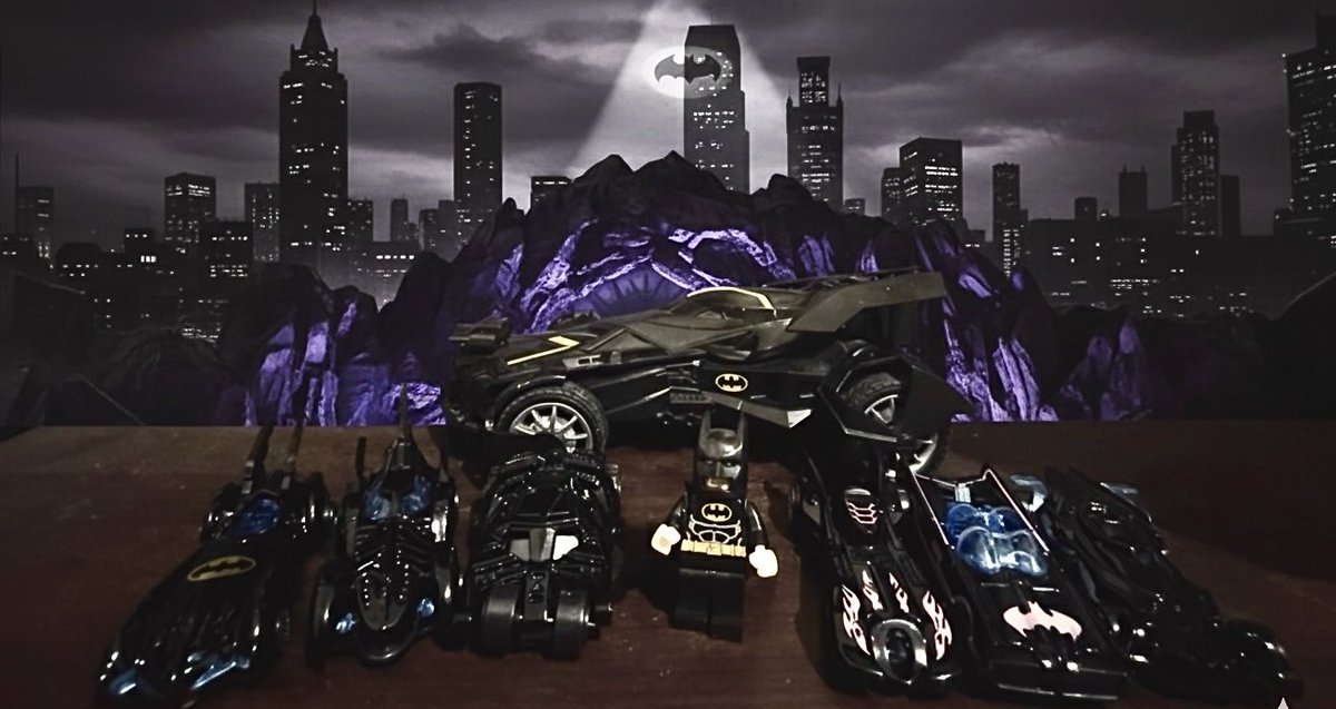 DevMiddleEarth's tweet photo. Arrived new sets of Batmobiles today😃.
My Batman and his Batmobiles🦇#Batmania https://t.co/G8yMncD3yG