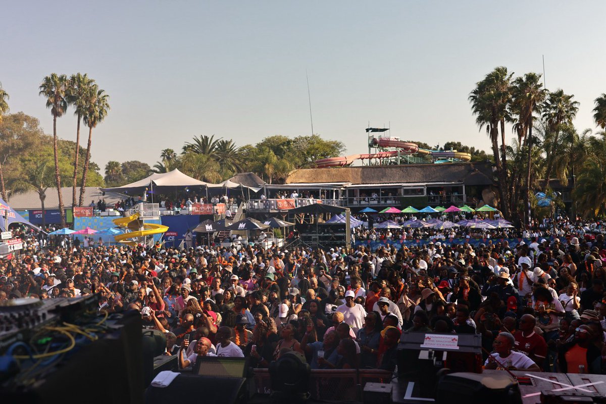 Official_SABC1's tweet photo. 15 years of nothing but greatness🔥🔥🔥#SpringFiesta @SpringFiestaSA https://t.co/ZIwo4fdEJp