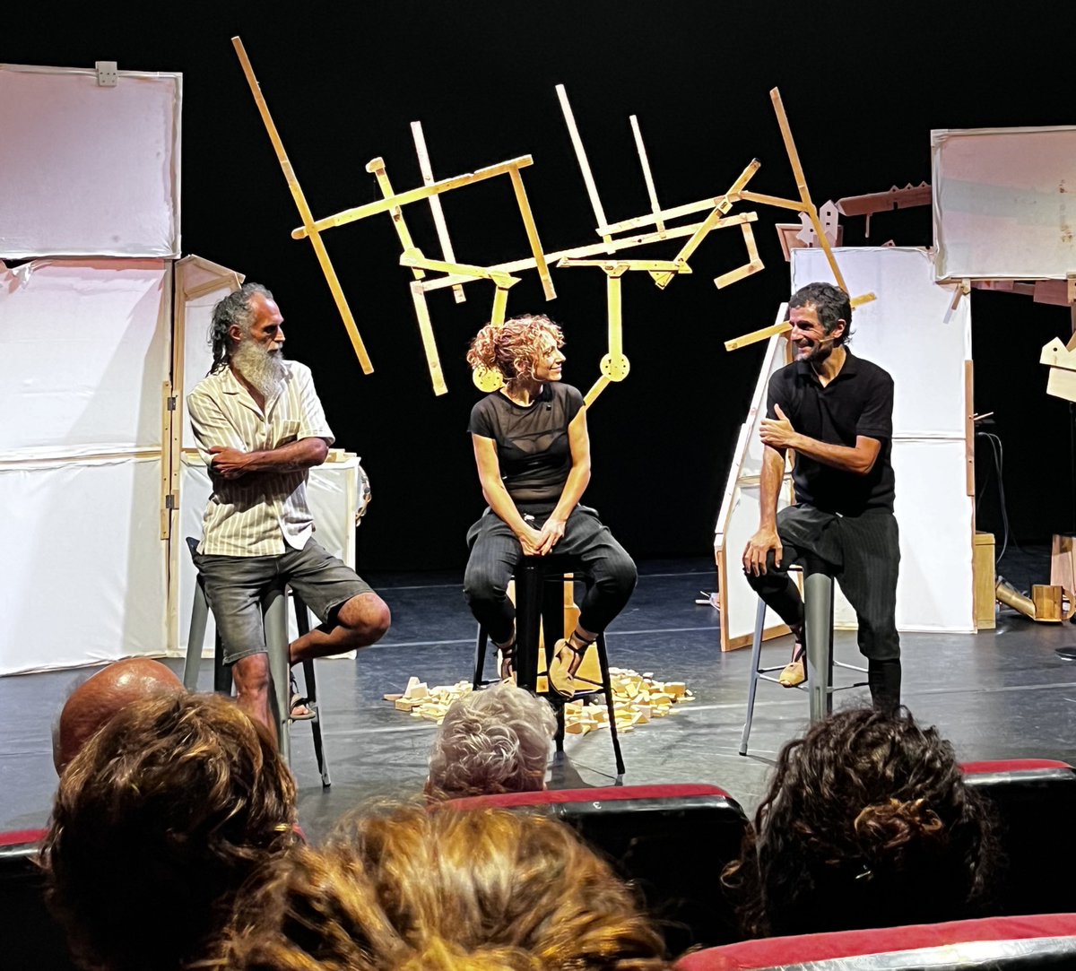 No us la perdeu, diu <a href="/FrancescJLopez/">Francesc Joan López</a> i jo em sume a la recomanació: Només les flors de <a href="/cia_depaper/">De paper</a>. #Tarongedolces
Aneu al <a href="/TeatreMicalet/">Teatre Micalet</a>, doneu amor i suport a la cultura. Paga la pena!