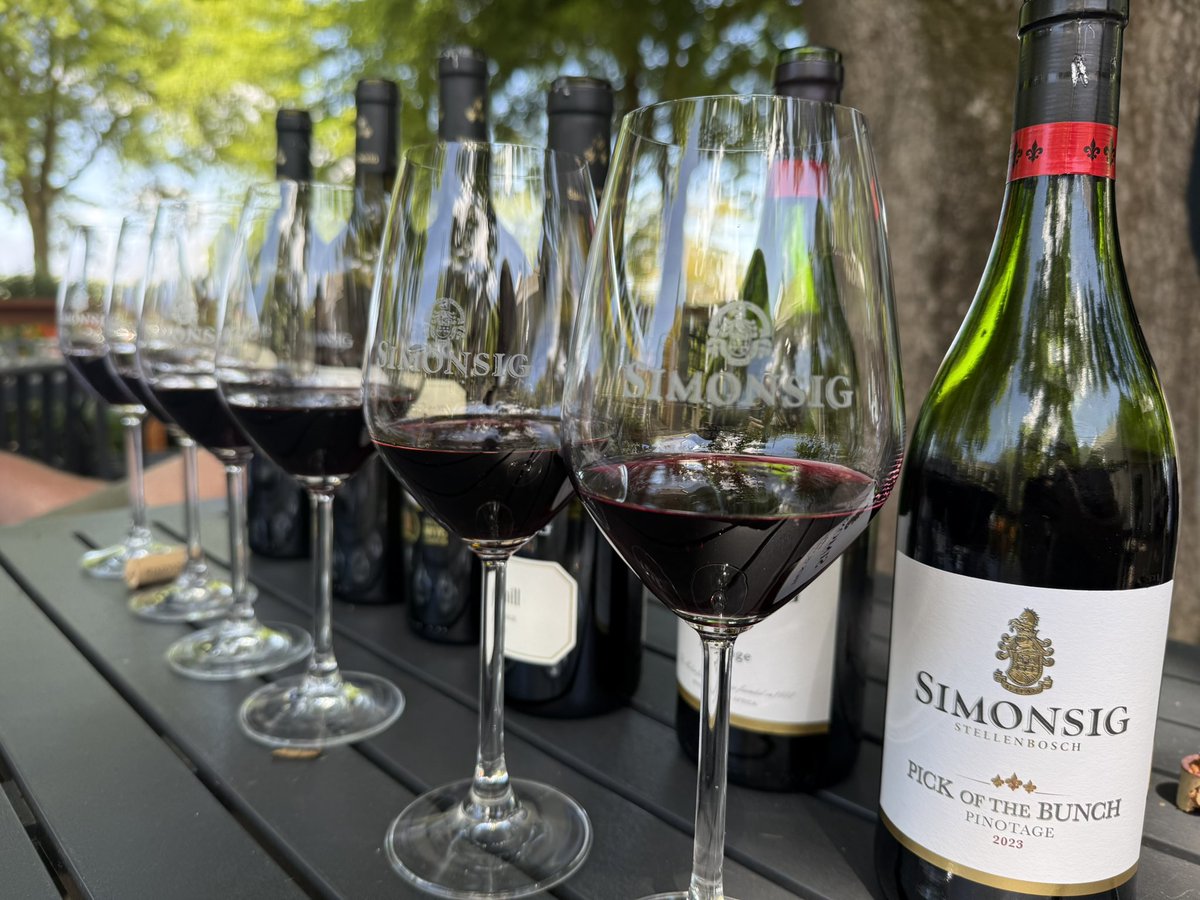 Stala_1's tweet photo. Saturday things 🍷 https://t.co/6BpdZZ3EMa