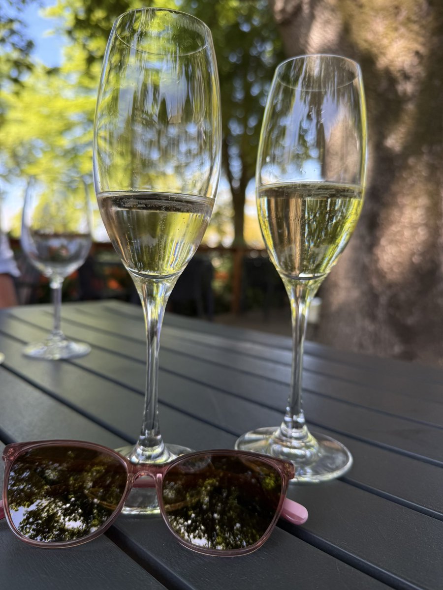 Stala_1's tweet photo. Saturday things 🍷 https://t.co/6BpdZZ3EMa