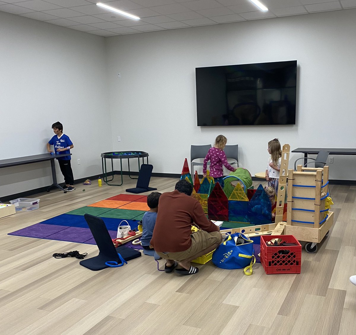 MiggsieFund's tweet photo. Congratulations on the grand re-opening of the Sherwood Forest branch! It’s a beautiful site….be sure the check it out!  @londonlibrary https://t.co/iQS7sx5190