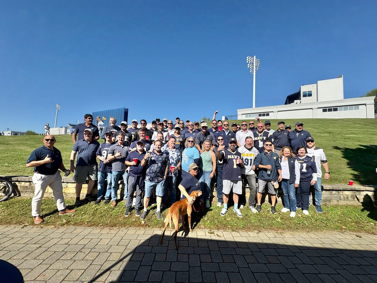 slhNavy91's tweet photo. #GoNavy
#Navy91
#BeatAirForce
#SingSecond https://t.co/1kiOFowAHz