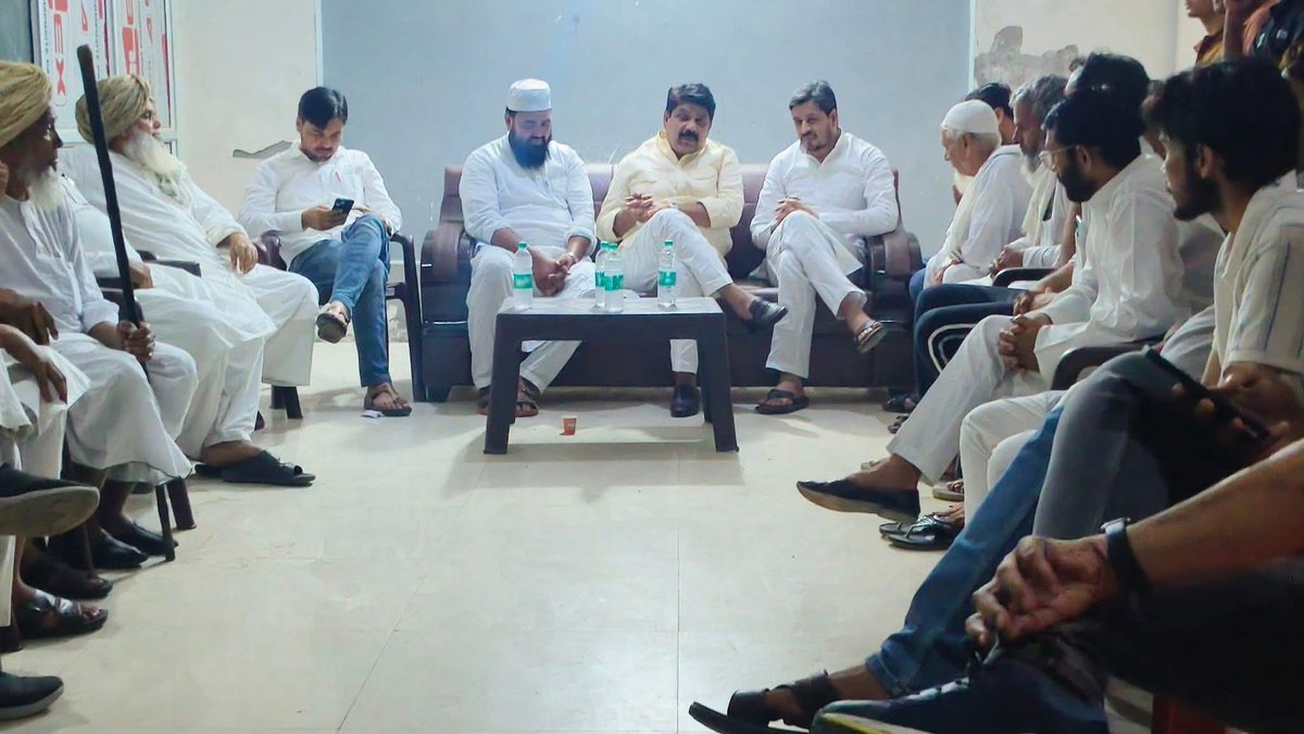 नगर के पूर्व विधायक भाई वाजिब अली के साथ में सीकरी में मरहूम भाई ज़करिया के परिवार से मुलाकात की।