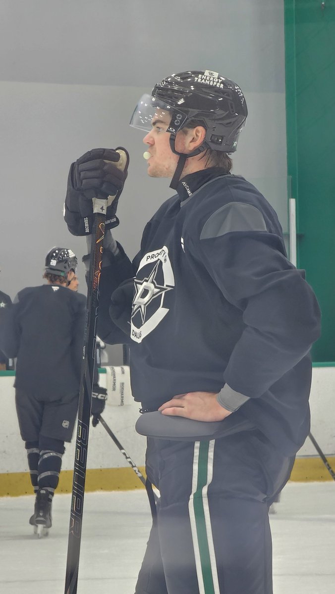 dekecentric's tweet image. Just a diva and his bubble gum 🫧