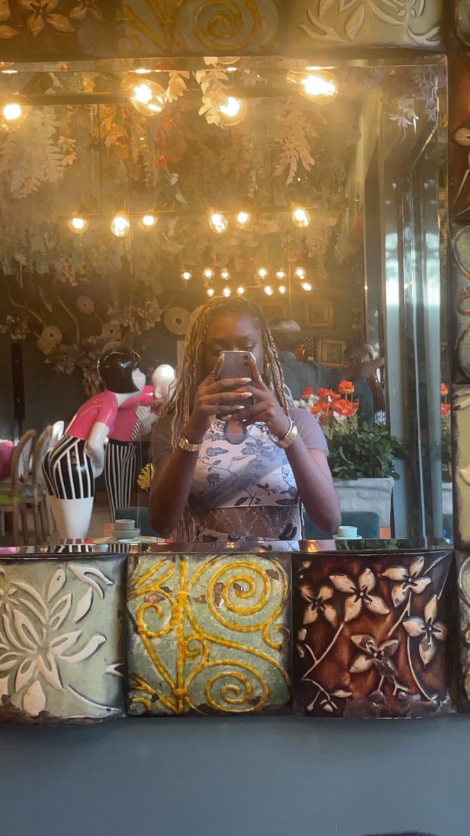 Iyanu_dairo's tweet image. Hi, I’m Iyanu 
I’m a startup founder @KidsTechBase 
I’m a 400lvl engineering student 
I’m Nigerian 
I’m scared of going broke
Oh and I love kids and dogs