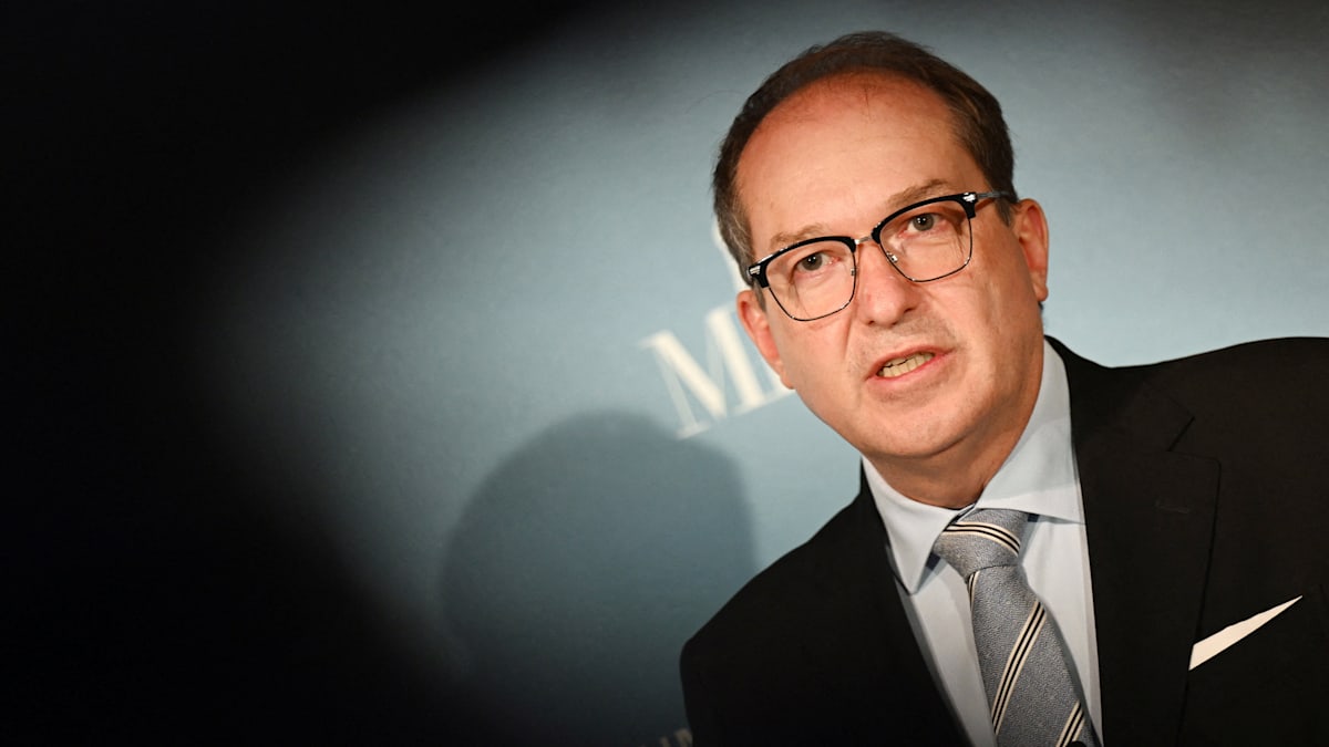 welt's tweet photo. Dobrindt kündigt neue Drohnen-Abwehreinheit der Bundespolizei an https://t.co/3yokiL3zaw https://t.co/W0VeotuFeX