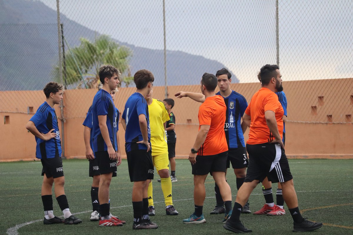 🔵⚫ CADETE PREFERENTE ⚫🔵

⚽ ¡Arranca la segunda parte en el AntonioYeoward!

UD Longuera-Toscal 1 - 0 Atlético Victoria

#SaleElSol #udlt #UDLTATV