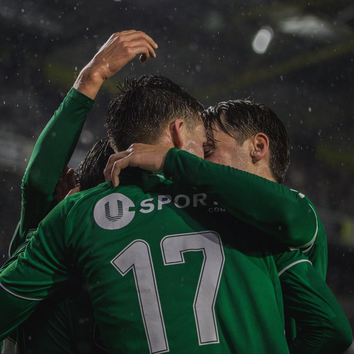 fcgroningen's tweet photo. Teamwork. ๐ขโช๏ธ
#NACGRO https://t.co/CZHNVhhoCF