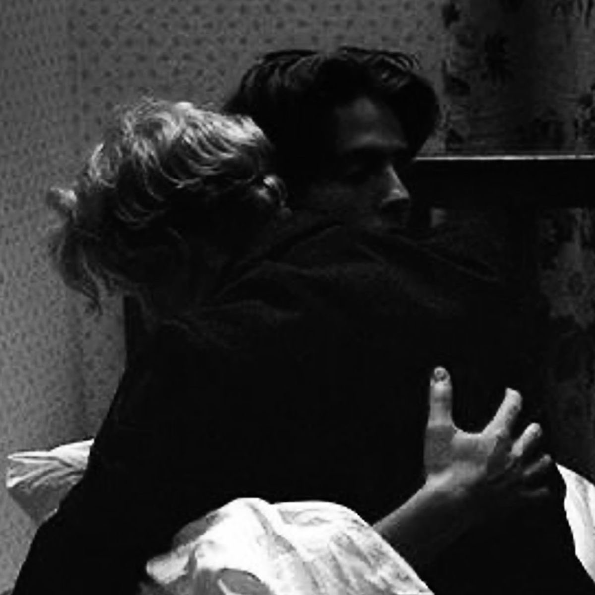 MADMAXDiablo's tweet photo. @ofdistortions 

„Can we hold each other for a while?“ https://t.co/7LSj4tAQOE