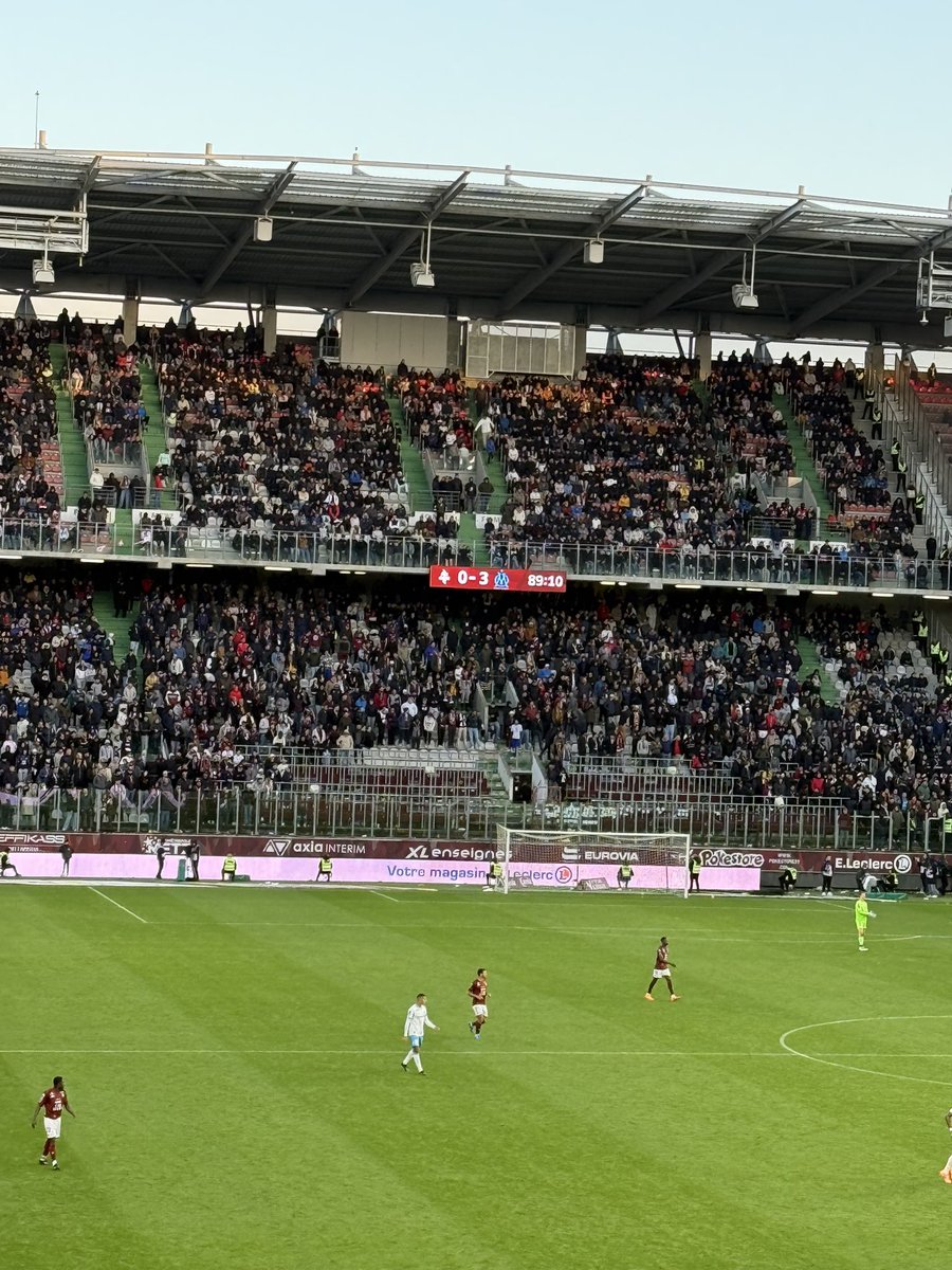 jooey57's tweet photo. Jamais vu ça, la Horda qui a quitté le stade à 3-0 et retirer leur bâche. 

Même à 0-7 contre Monaco, ils étaient encore dans le stade. 

Quelque chose est cassé ! #FCMOM https://t.co/M2xxvFfv5u