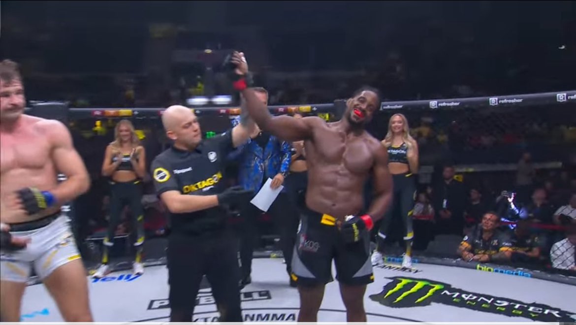 Ciężko napisać coś pozytywnego o występie Mateusza…
Jedynie, że dotrwał do decyzji… 
Francuz niesamowicie bezradny z góry, ale Polak nie miał żadnych argumentów kiedy walka przenosiła się do parteru. 

Jednogłośna decyzja wpada na konto Francuza.