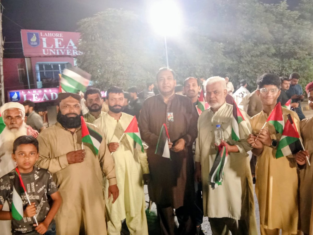 MfarooqChohan_'s tweet photo. لاہور وحدت روڈ پر فلسطینی مسلمانوں کے ساتھ اظہار یکجہتی کے لیے عظیم  الشان غزہ مارچ میں شرکت .
#GazaGenocide #gazamarchlahore https://t.co/smfkywpEpe