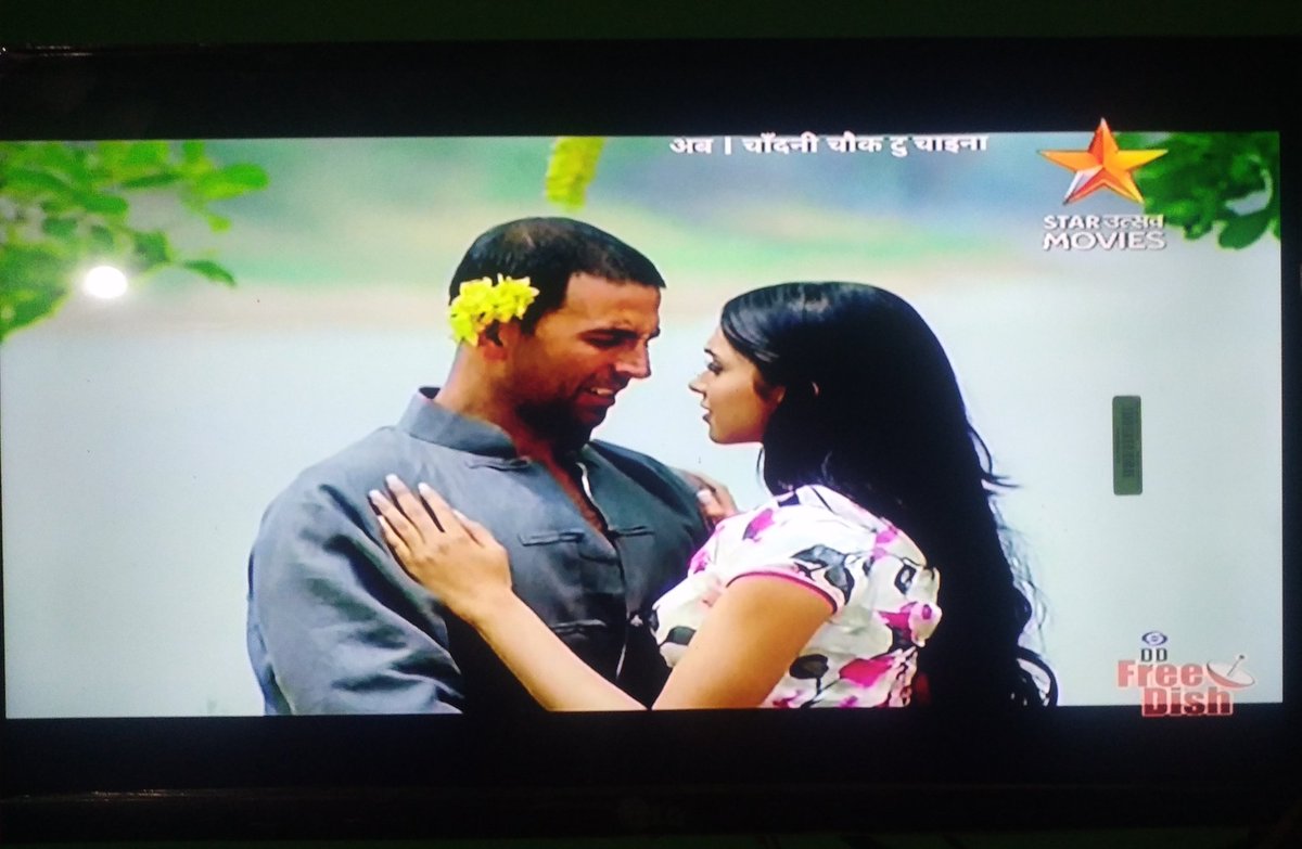 Nikki_Tasha_1's tweet photo. #MagicalWord_छुट्टी💛
Yesterday was my last day off.. spent with a beautiful flop movie and extreme sweetness✨
Ek line thi.. har kisi me ek move hota h, jo usse behtar koi aur nhi kr sakta, bss jarurat h.. uss move ko pahchanne ki⚡

#Chandni_Chowk_to_China
#3rd_October
#MyMonth https://t.co/u94TdY7AeC