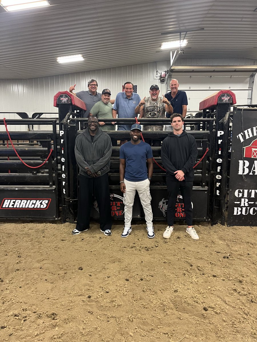 Larry The Cable Guy tweet media