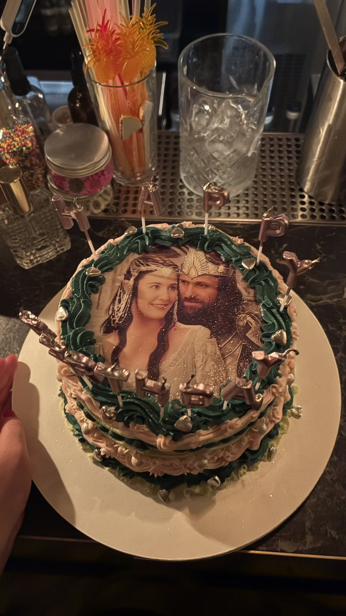 Да
Це я та король людей 
Не заздріть