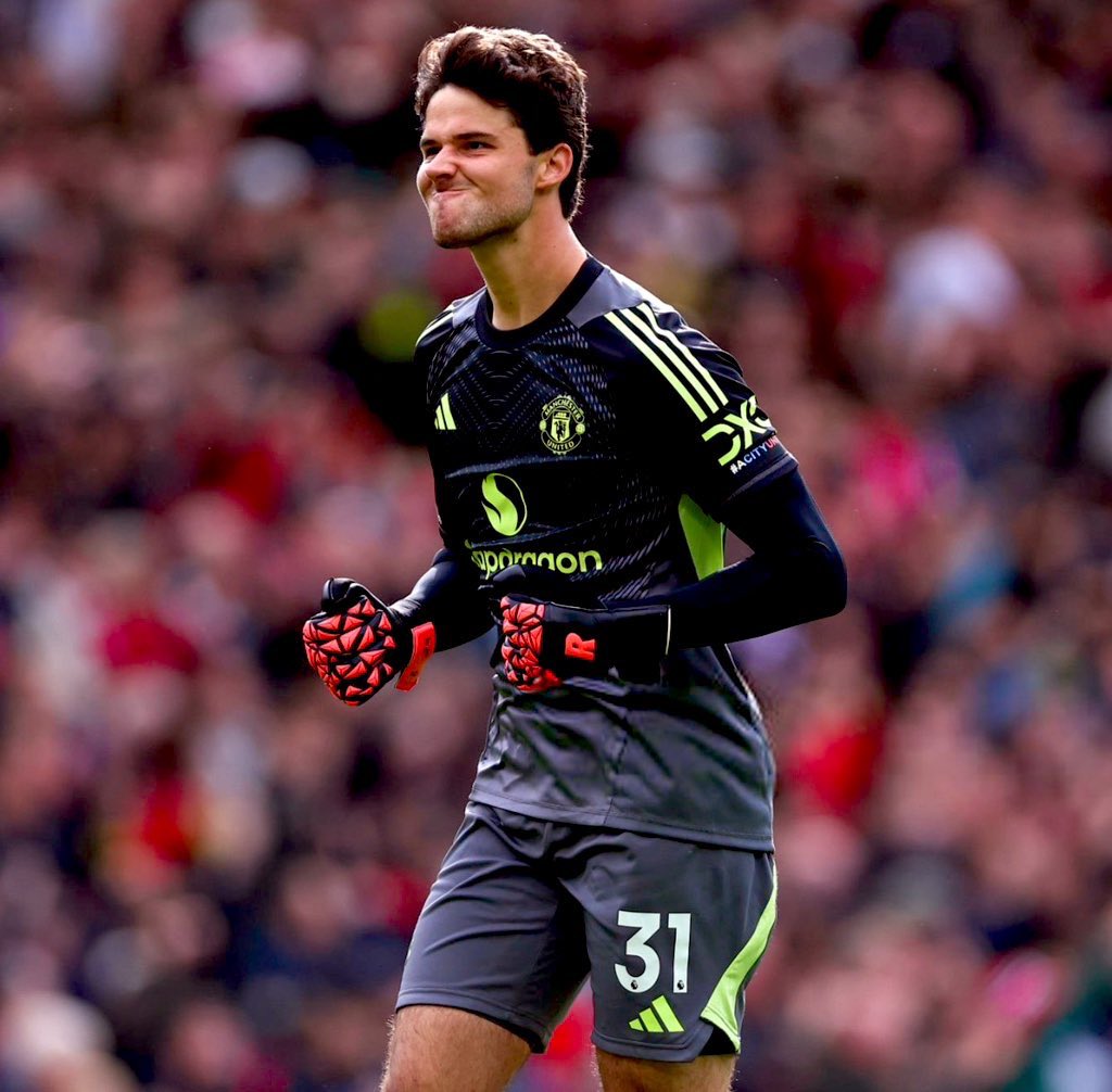Utdtruthful's tweet photo. 🚨🗣️ Amorim: "He [Lammens] seems confident, but the most important thing is that his teammates helped Senne to have a good match. Everyone was focused. There weren't many mistakes. When he arrived, Altay [Bayindir] was playing, and you could feel that he needs to adapt. New country, new club, the pressure you put on goalkeepers, so it was a little preparation for him. It's just one match, he needs to keep going and prepare, because it's tough in this club, but he did well. He was comfortable." #MUFC
