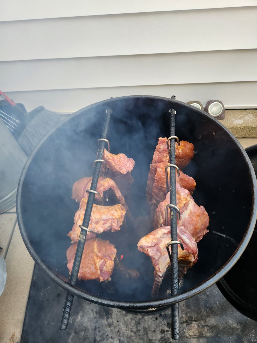 TonyHouston_1's tweet photo. @PitBarrelCooker Ribs in the smoker.. https://t.co/vANXp683u8