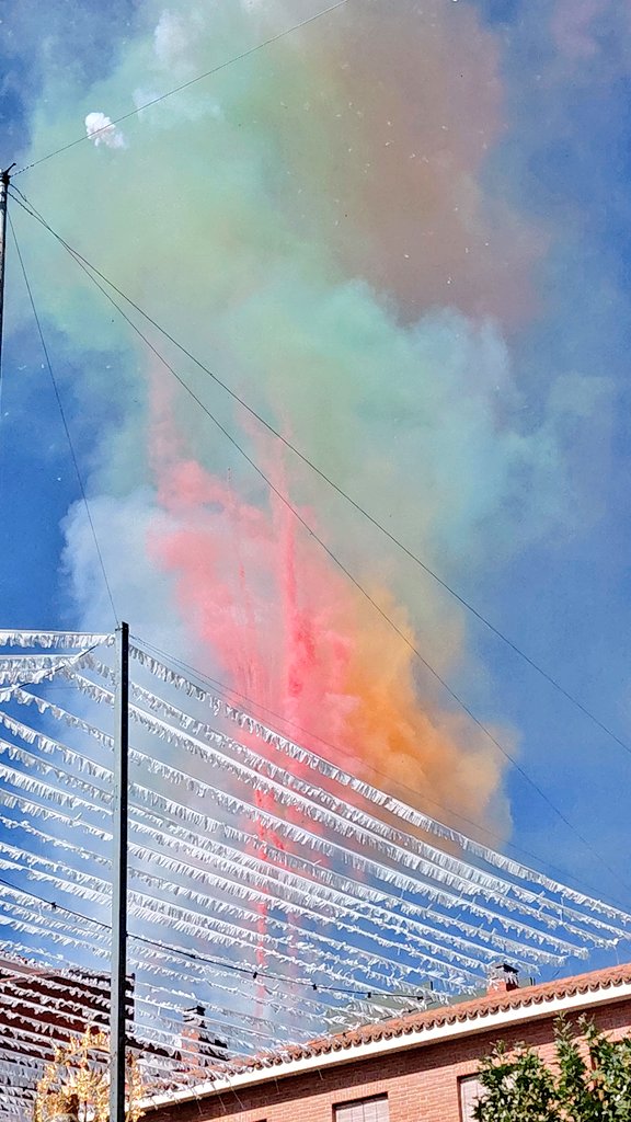 Ramillete a color de <a href="/HerCaballer/">Hermanos Caballer Pirotécnicos</a> <a href="/torrejon24h/">Torrejón 24H</a>