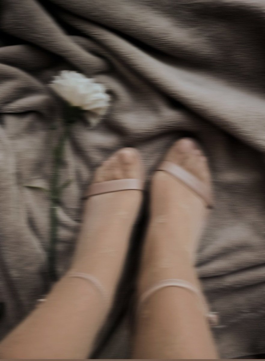 MisticSoles's tweet photo. Every step whispers a secret…where your eyes wander, my traces follow.✨️
stay tunned!🔥🔥🔥
#onlyfans #onlyfanssecret #EXCLUSIVE #feet https://t.co/28XFPHCfp0
