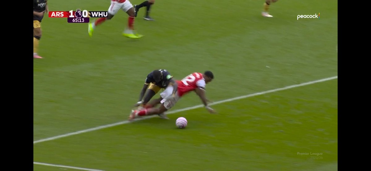 andrewlevack's tweet photo. @thomasjrennie Still fouling him here. https://t.co/zj4WcRlLw2