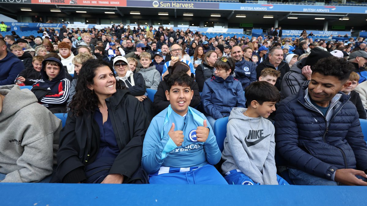 Thank you to over 800 fans supporting from the stands at <a href="/The_AmexStadium/">American Express Stadium</a> today! 💙🤍