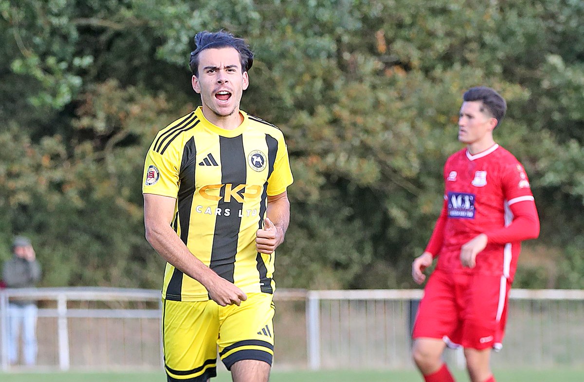 A classic local derby between <a href="/BasUtdFC/">Basildon United Football Club 🐝</a> and <a href="/EnsignOfficial/">White Ensign FC</a> in the <a href="/EssexSenior/">Essex Senior League</a> today which had red cards, yellow cards, touchline flare ups and a 3-2 victory for the hosts courtesy of <a href="/Nik_Zlatev08/">Nik Zlatev</a>'s winning penalty <a href="/CJPhillips1982/">Chris Phillips</a> Echo <a href="/LeeConnor83/">Lee Connor</a> <a href="/AaronBlox87/">Aaron bloxham</a>