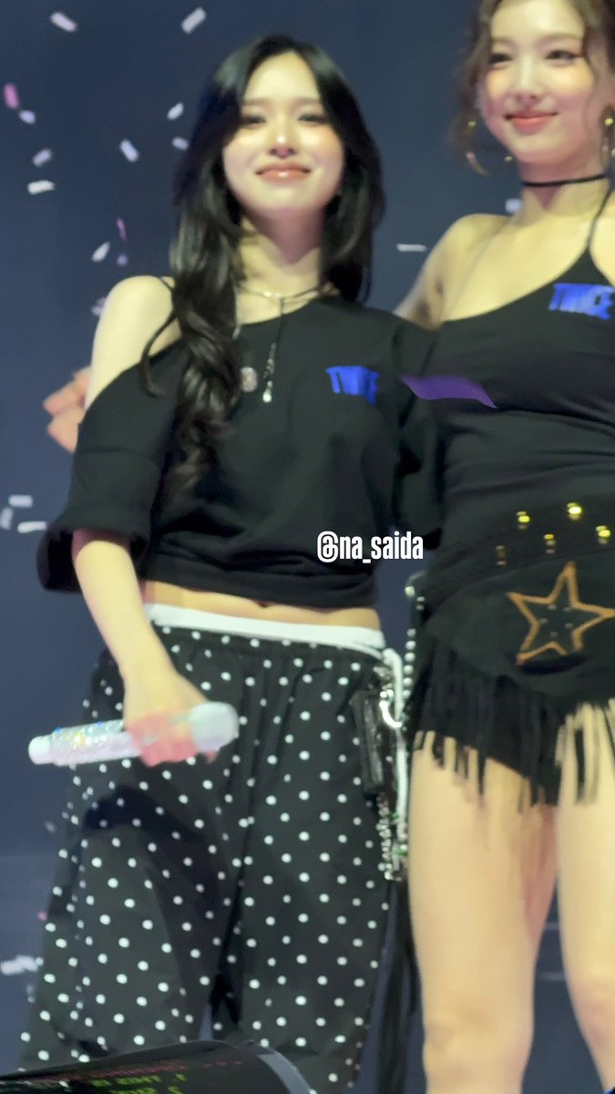 na_saida's tweet photo. AHHH MINAYEON HUHU MAY GANTO PALA AKONG SHOT DKO ALAM  😭😭 TUWANG TUWA KA MINAAA

#TWICE_THISISFOR_WORLD_TOUR_BULACAN https://t.co/6K07Iww78v