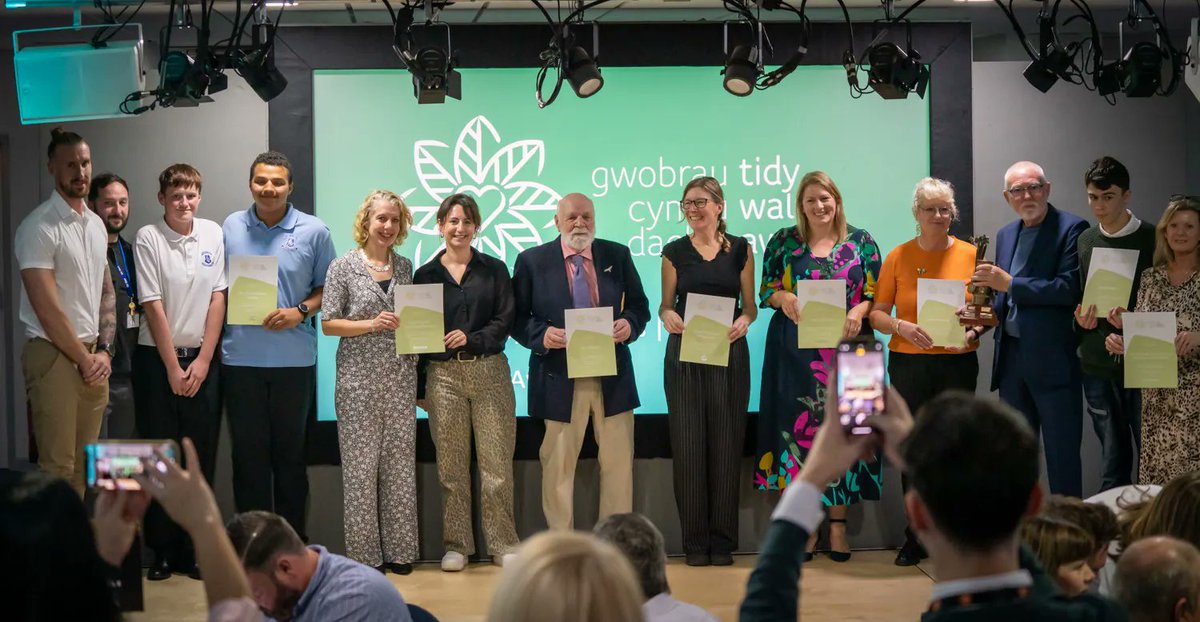 Community Heart Productions, Flintshire has won the
Community Food Growing Award sponsored by Moondance Foundation at The Tidy Wales Awards 👏