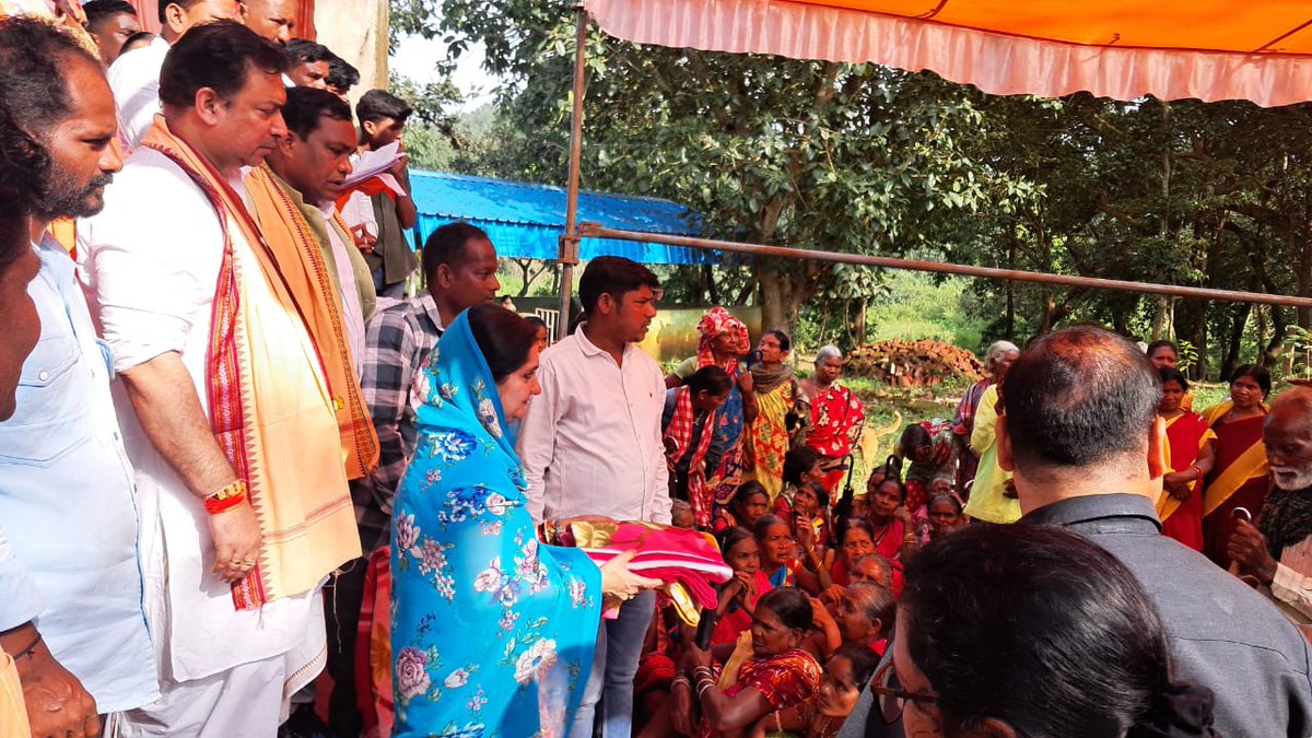 malvikadevibjp's tweet image. ଆଜି ଥୁଅମୂଳ ରାମପୁର ଗସ୍ତ କରି ଜଗନ୍ନାଥ ସେବା ସମିତି ଆନୁକୂଲ୍ୟ ରେ ଆୟୋଜିତ କାର୍ଯ୍ୟକ୍ରମ ରେ ଯୋଗଦେଇ ବୃଦ୍ଧା ମାନଙ୍କୁ କମ୍ବଳ ବଣ୍ଟନ କରି ତାଙ୍କ ଆଶୀର୍ବାଦ ନେଲି।