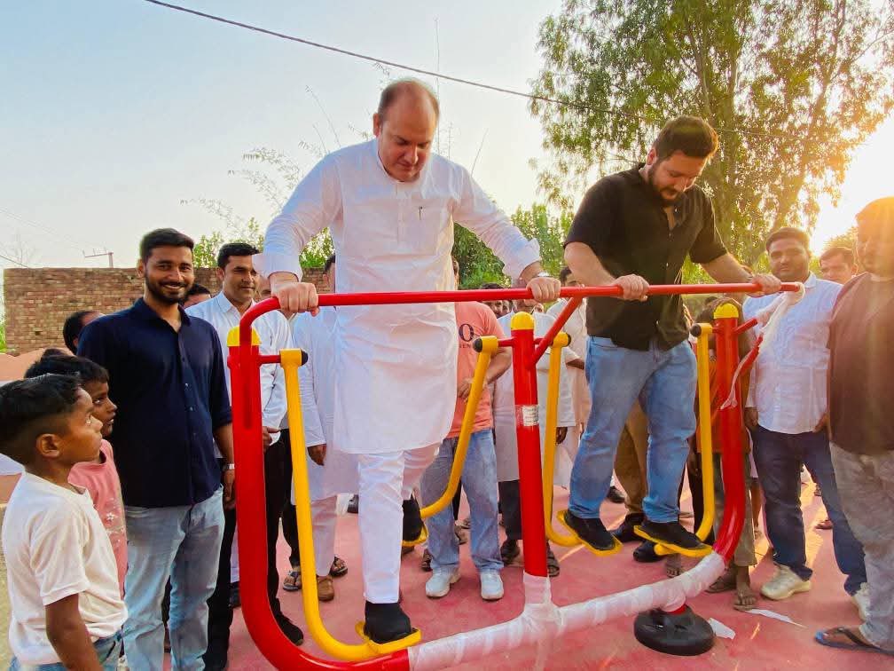 AshrafAliKhan__'s tweet image. #opengym #exercisemotivation 
#थानाभवन_विधानसभा के ग्राम दभेड़ी मैं राष्ट्रीय लोकदल के अध्यक्ष केंद्रीय मंत्री माननीय चौधरी जयंत सिंह जी की प्रेरणा से युवाओं को सेहत तन्दरूस्ती के लिये जागरूक करने के लिए अपनी विकास कार्य योजना निधि से स्थापित ओपन जिम के शुभारंभ के अवसर पर।