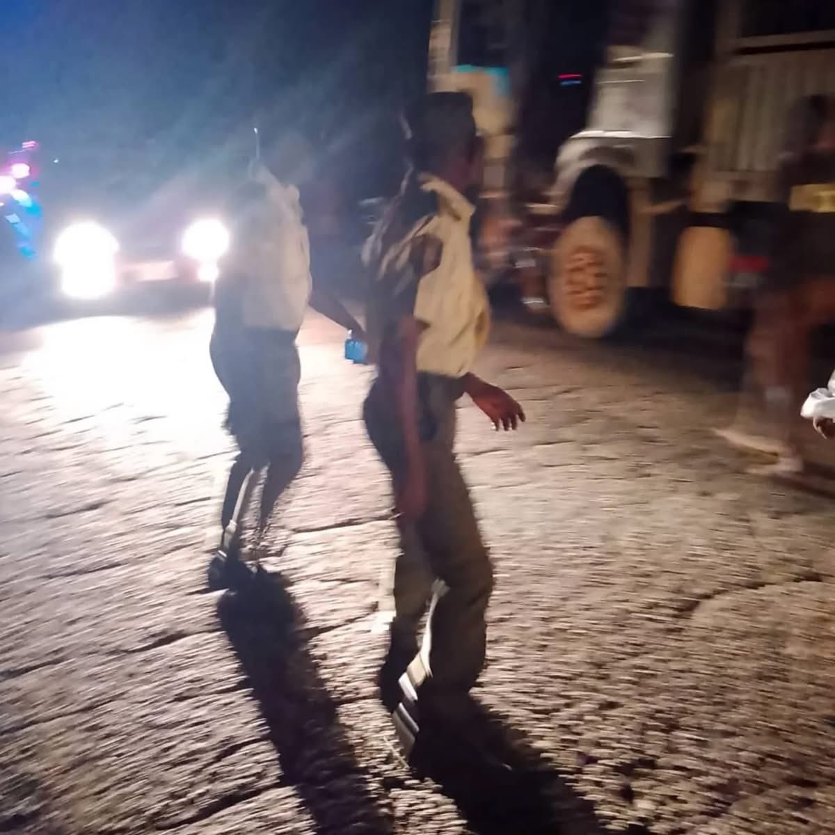 ogunvoice's tweet image. A fatæl road accident was reported last night at approximately 8:30 pm along Papa/Ilaro Road, near Alapoka, in the Yewa South Local Government Area of Ogun State. 

Stay safe 
#ogunupdate