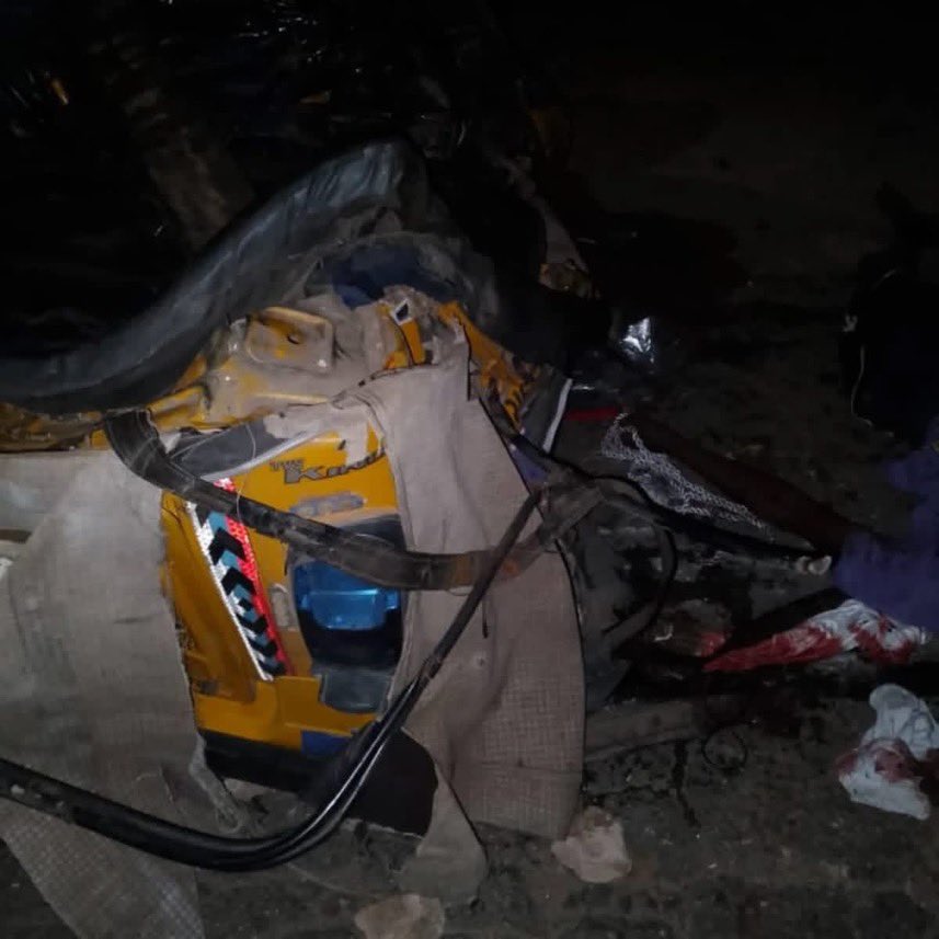 ogunvoice's tweet image. A fatæl road accident was reported last night at approximately 8:30 pm along Papa/Ilaro Road, near Alapoka, in the Yewa South Local Government Area of Ogun State. 

Stay safe 
#ogunupdate