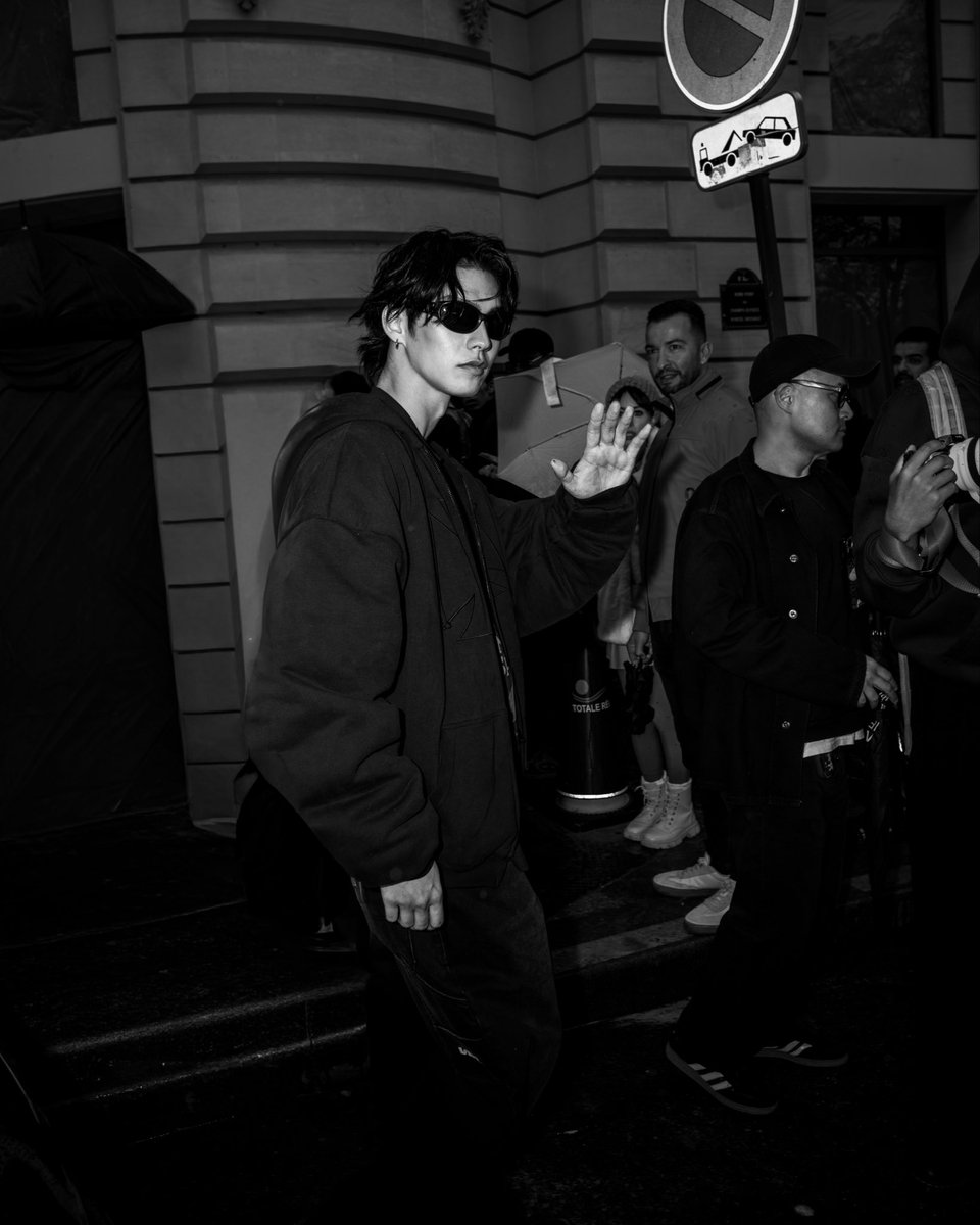 cloud9_ent_ofc's tweet photo. Vetements S26 Show

#VETEMENTSxBRIGHT
#bbrightvc
#Cloud9Ent https://t.co/Q3j57Lt8BX