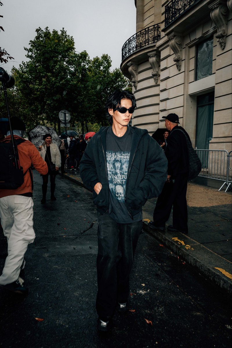 cloud9_ent_ofc's tweet photo. Vetements S26 Show

#VETEMENTSxBRIGHT
#bbrightvc
#Cloud9Ent https://t.co/Q3j57Lt8BX