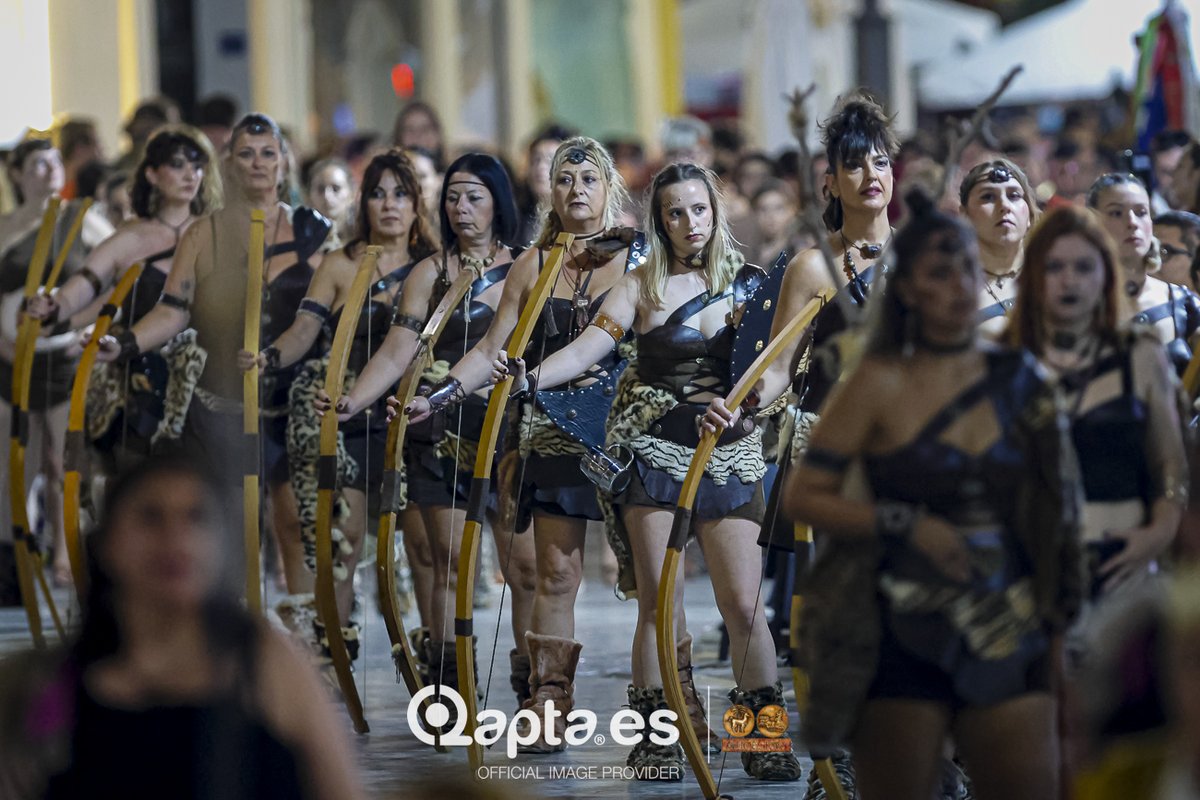 Qapta_es's tweet photo. ⚔️ Las calles de #Cartagena se llenan de historia viva. 50 Tropas y Legiones, con sus impresionantes trajes marchan juntos en el desfile que une a #CarthaginesesyRomanos en un mismo espectáculo

👉🏻📷 https://t.co/LhV4129rUB

#lagranfiestadelmediterraneo https://t.co/f3ouvM0IBC