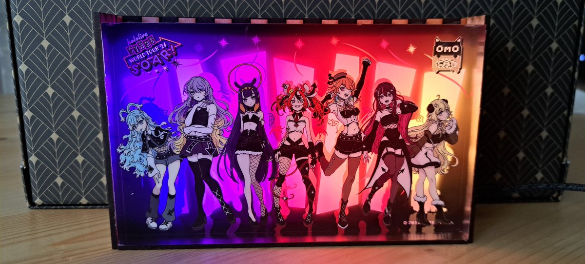 Melmarkt1's tweet image. At the beginning of this year, I bought the World Tour &apos;24 Acrylic bloc, and thought it would look good with some backlights. A little bit of laser cut and soldering later, this is the result!
#kfp #TeleBAE #TAKOTIME