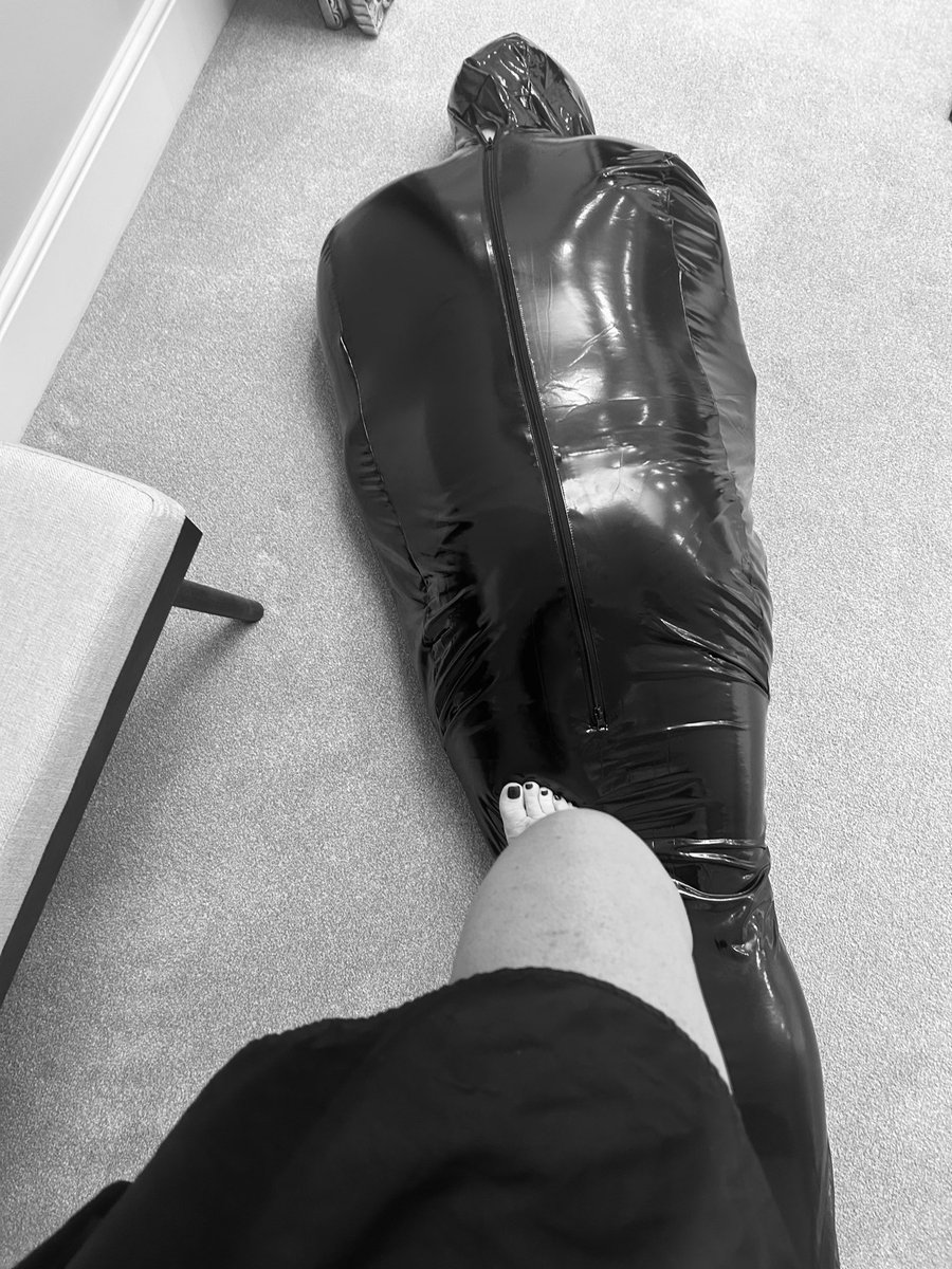 MistressMpower's tweet photo. Just lie down while I walk all over you… 🦶 #sleepsuit #kink #bdsm #Mistress #slave https://t.co/e1HeSr0Cy3