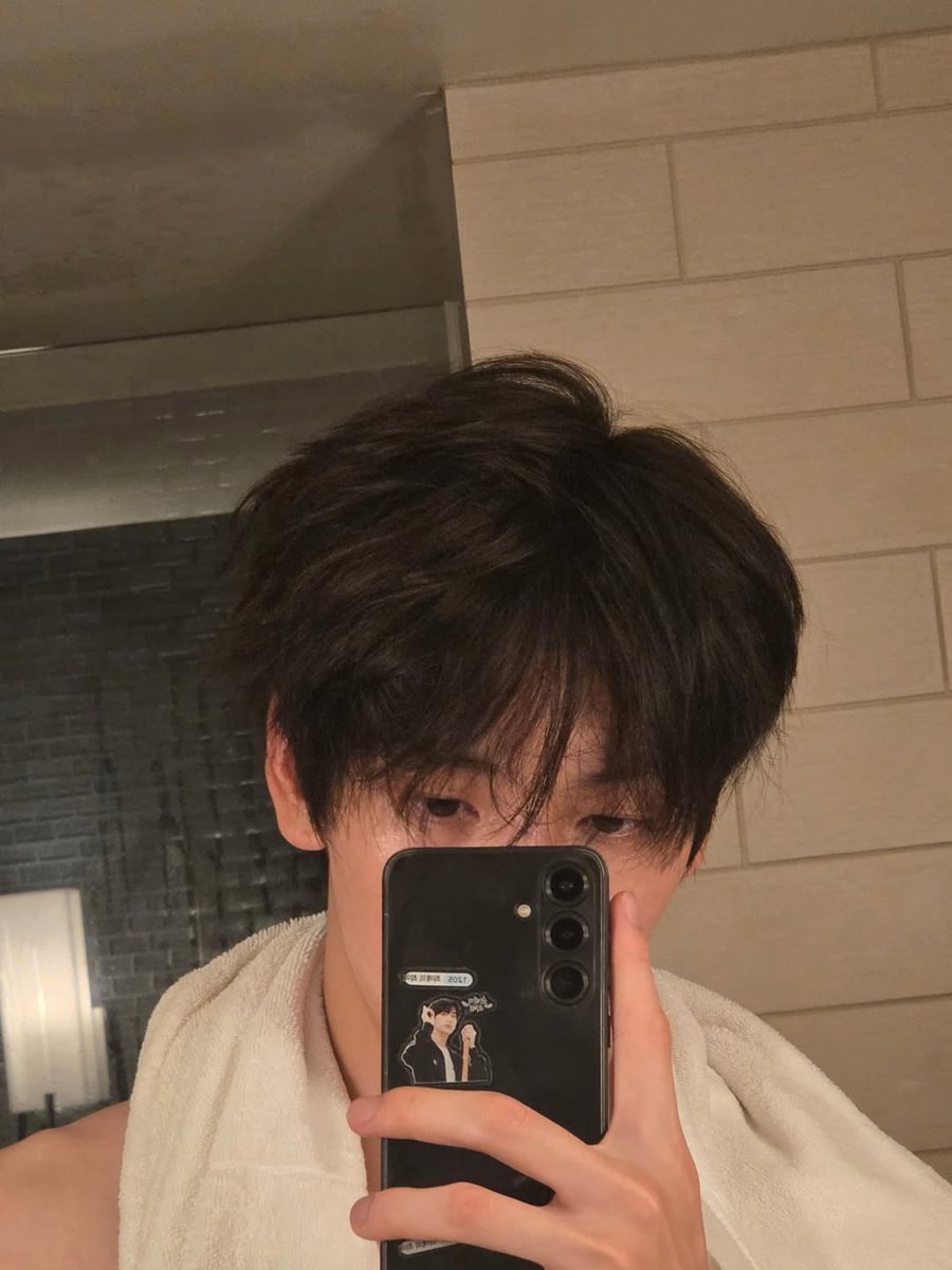 hyucharm's tweet photo. a quién tratas de levantarte choi soobin https://t.co/HJpu0n9Yol