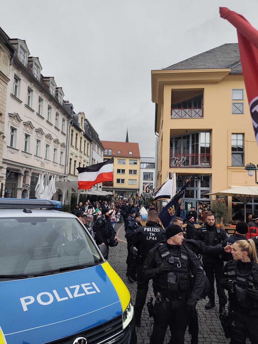 TassiloTimm's tweet image. #MLPD und REBELL heute in Weimar beim Protest gegen bundesweites "#Reichsbürger"-Treffen.
Manch einer mag lächeln, wenn Leute Kaiser Wilhelm nachtrauern und sagen, Deutschland hat keinen Friedensvertrag.
Was diese Ewiggestrigen jedoch fordern,...