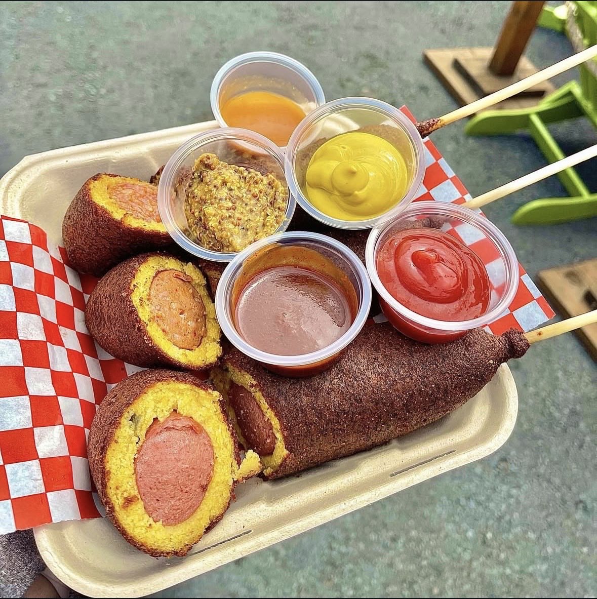 Batter Up Truck is at Spark Social SF for lunch and dinner today! Come grab a corndog or two or THREE! 😆 😂 🤣 
.
.
.
.
.
#batterupsf #batteruptruck #corndog #weekendvibe #weekendwarrior #sfeats #sffoodie #nom #sparksocialsf #yummy #fresh #sauce #eatfresh #betterthandisneyland