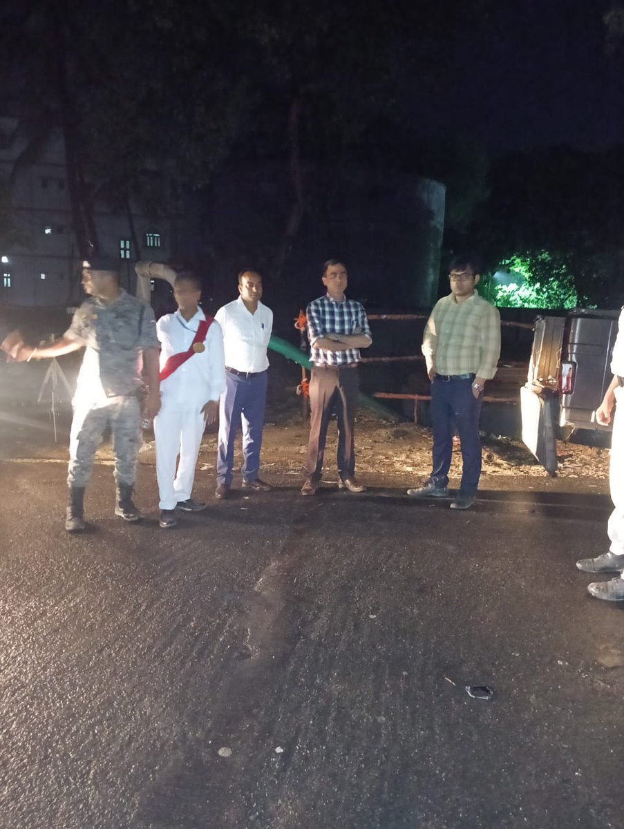 MSCLOfficial's tweet image. 🌧️ बारिश के बाद नगर आयुक्त महोदय ने बीएनपी-6 एवं कमरा मोहल्ला स्विच गेट का निरीक्षण किया।
✅ जल निकासी व्यवस्था की समीक्षा
✅ अधिकारियों को आवश्यक निर्देश
📞 किसी भी समस्या हेतु टोल-फ्री नंबर 155304 पर संपर्क करें।
#Muzaffarpur #SmartCity #NagarNigam

@UDHDBIHAR @DM_Muzaffarpur…