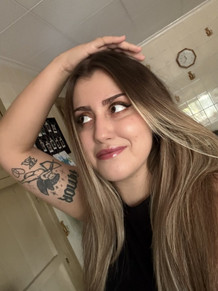femevaix's tweet photo. 👀 https://t.co/2ylV4QFFii