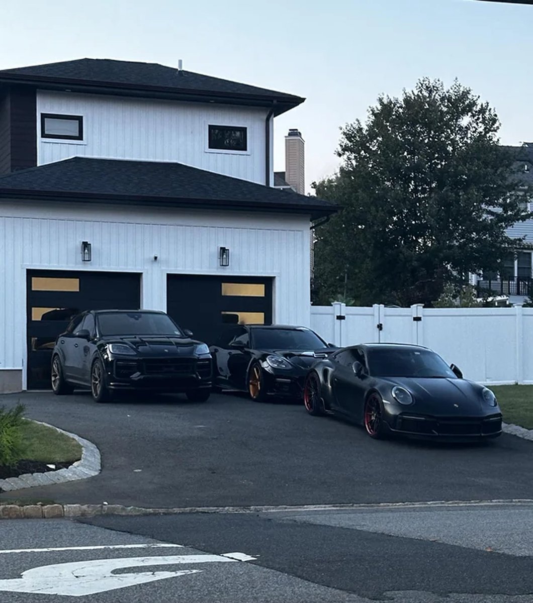 Yesterday I spoke with 15 different crypto millionaires

Each built their fortune in completely unique ways

They all used same principles - I tried them and they work

Here’s how to make your first million with #crypto👇🧵