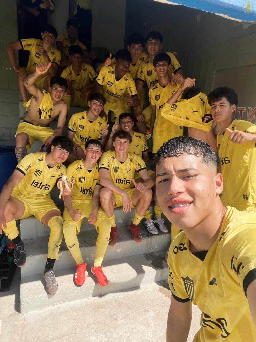 🤳 La #SelfieCarbonera de la Goleada de Peñarol ante Atenas.

Peñarol 8️⃣ - 1️⃣ Atenas

⚽️⚽️⚽️ Nicolas Lauber
⚽️⚽️ Thiago Ramos
⚽️ Yohan Silvera
⚽️ Felipe Botta 
⚽️ Renato Alves

#SemilleroDeAmérica